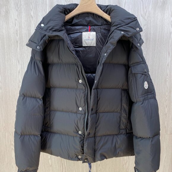 Men's matte Mayan-style short down jacket. High-end condition, looks great on. M - Picture 2 of 7
